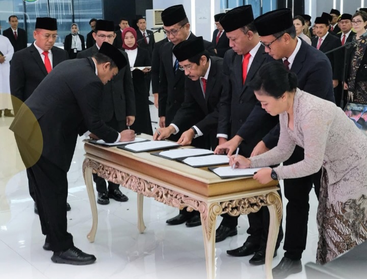 Lantik Pejabat Struktural