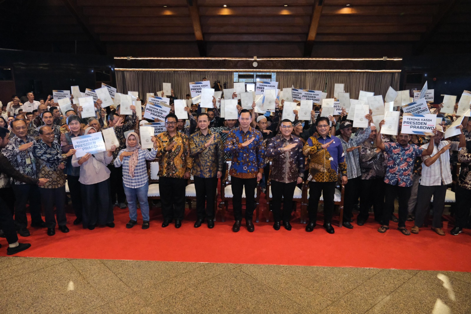 Serahkan 1.120 Sertipikat