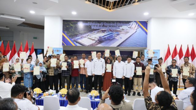 Serahkan 160 Sertipikat Tanah
